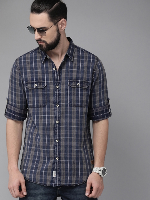 

Roadster Men Navy Blue & Grey Regular Fit Checked Casual Shirt