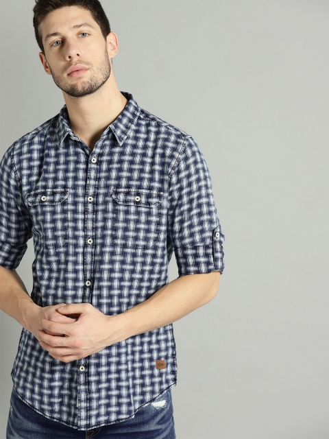 

Roadster Men Navy Blue & White Regular Fit Checked Casual Shirt