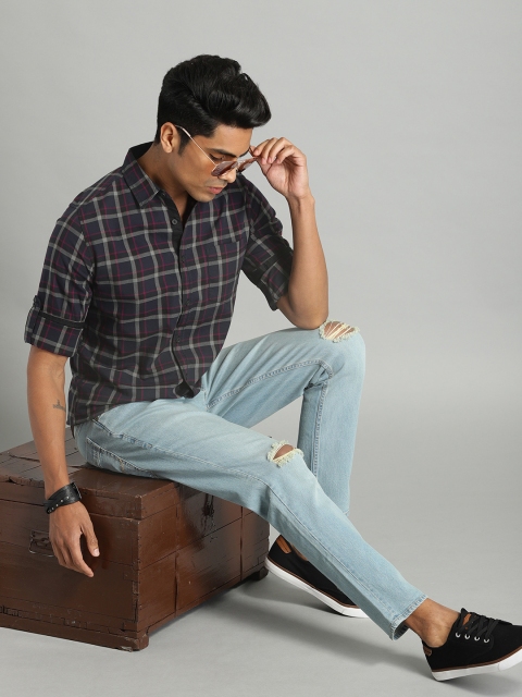

Roadster Men Navy Blue & Black Regular Fit Checked Casual Shirt