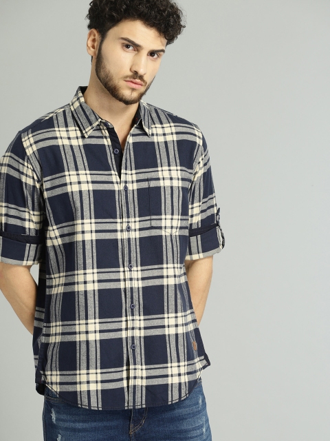 

Roadster Men Navy Blue & Off-White Regular Fit Checked Casual Shirt