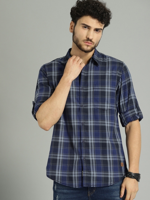 

Roadster Men Blue & Navy Blue Regular Fit Checked Casual Shirt