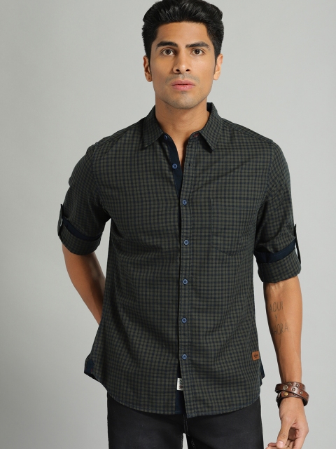 

Roadster Men Navy Blue & Olive Green Regular Fit Checked Casual Shirt