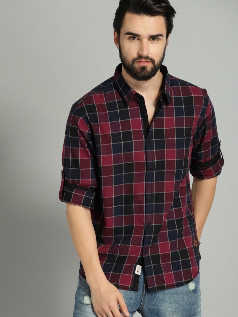 

Roadster Men Maroon & Navy Blue Regular Fit Checked Casual Shirt