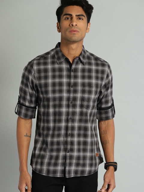 

Roadster Men Grey & Black Regular Fit Checked Casual Shirt