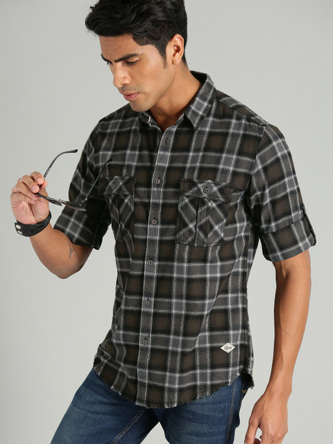 

The Roadster Lifestyle Co Men Olive Green & White Regular Fit Checked Casual Shirt