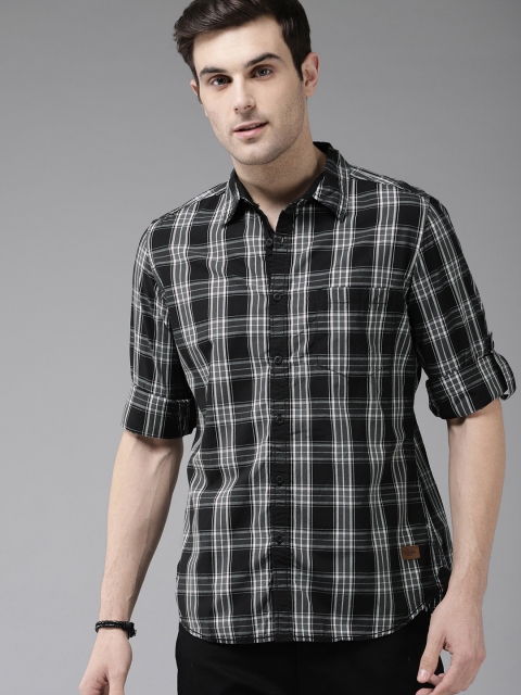 

Roadster Men Black & White Regular Fit Checked Casual Shirt