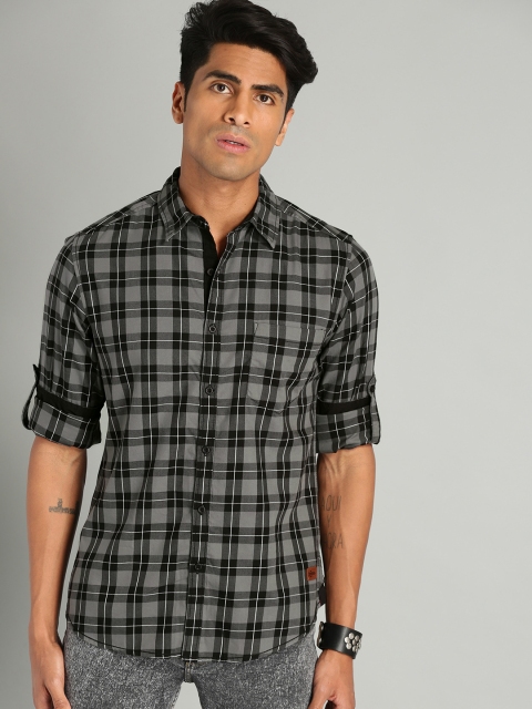 

Roadster Men Grey & Black Checked Casual Shirt