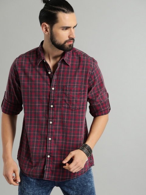 

Roadster Men Navy Blue & Maroon Regular Fit Checked Casual Shirt