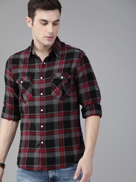 

Roadster Men Black & Red Regular Fit Sustainable Cotton Checked Casual Shirt