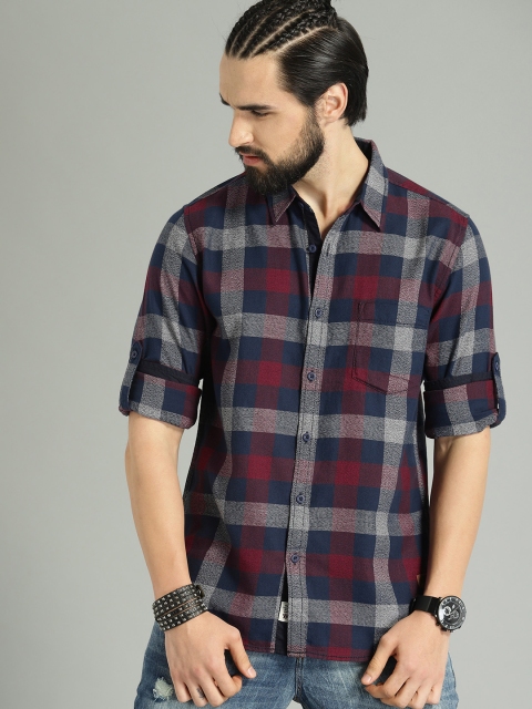 

Roadster Men Maroon & Navy Blue Regular Fit Checked Casual Shirt
