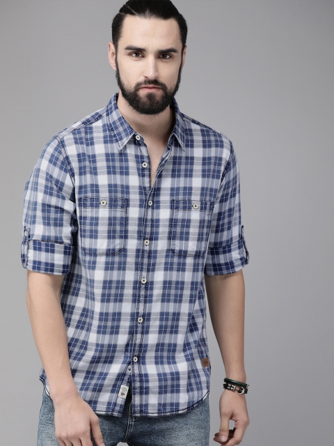 

Roadster Men Blue & White Regular Fit Checked Casual Shirt