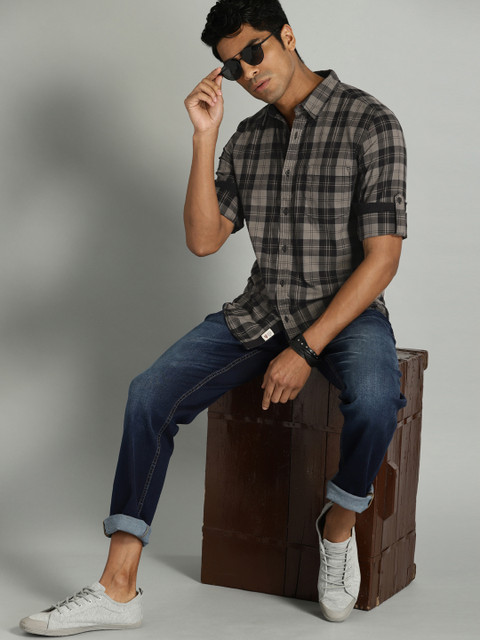 

The Roadster Lifestyle Co Men Black & Grey Regular Fit Checked Casual Shirt