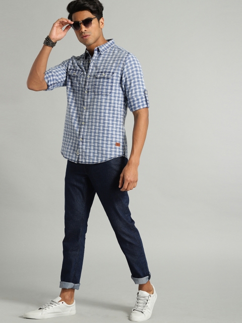 

Roadster Men Blue & White Regular Fit Checked Casual Shirt