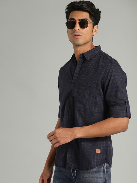 

Roadster Men Navy Blue & Olive Green Regular Fit Checked Casual Shirt