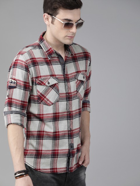 

Roadster Men Maroon & Grey Regular Fit Checked Casual Shirt
