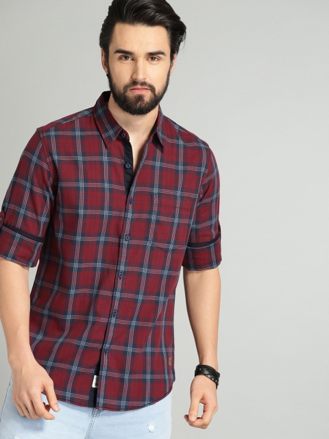 

Roadster Men Maroon & Navy Blue Regular Fit Checked Casual Shirt