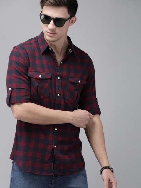

Roadster Men Maroon & Navy Blue Regular Fit Checked Casual Shirt