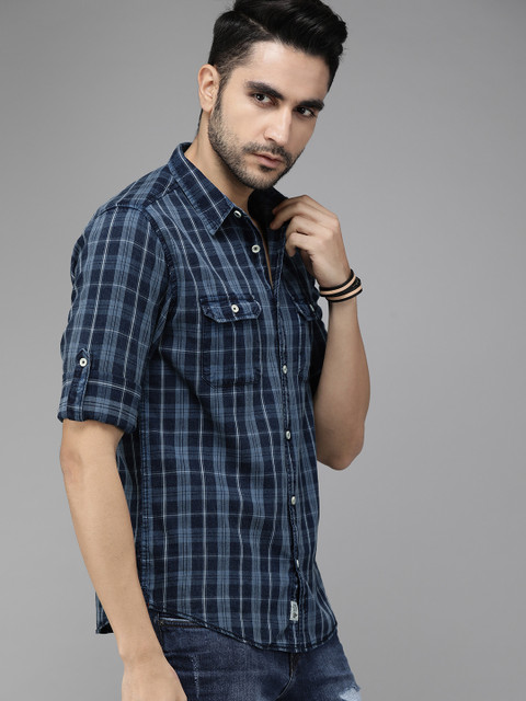 

Roadster Men Navy Blue & White Regular Fit Checked Casual Shirt
