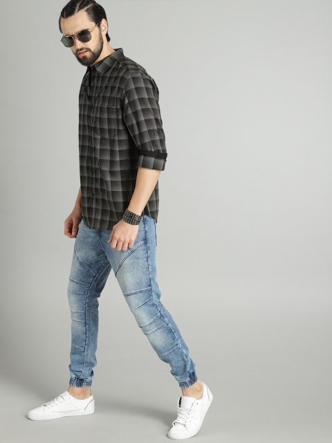 

Roadster Men Black & Grey Regular Fit Checked Casual Shirt