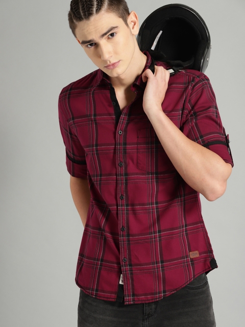

The Roadster Lifestyle Co Men Maroon & Black Regular Fit Checked Casual Shirt