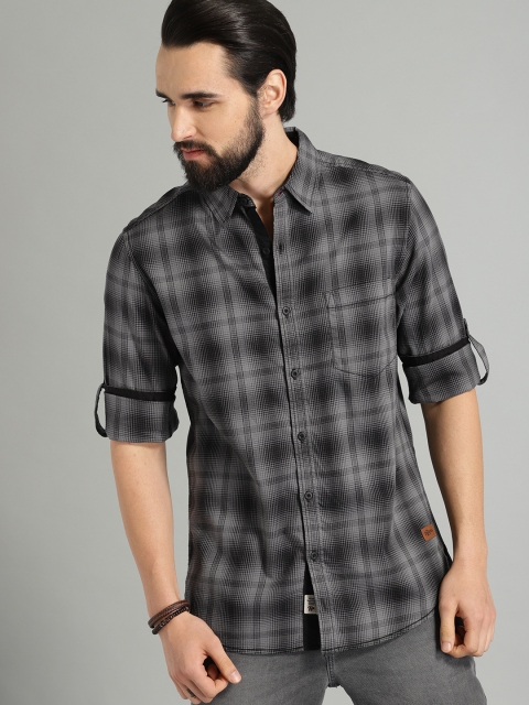 

Roadster Men Grey & Black Checked Casual Shirt