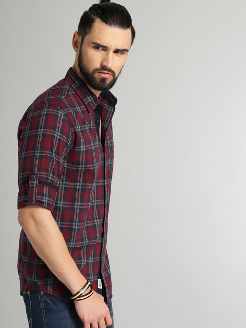 

Roadster Men Maroon & Navy Blue Regular Fit Checked Casual Shirt