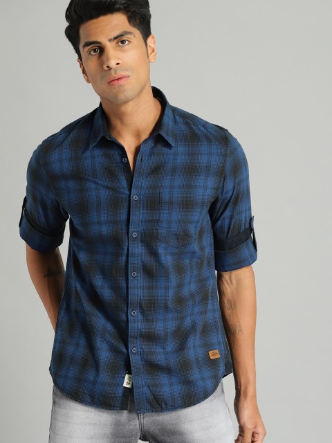 

Roadster Men Blue & Black Regular Fit Checked Casual Shirt