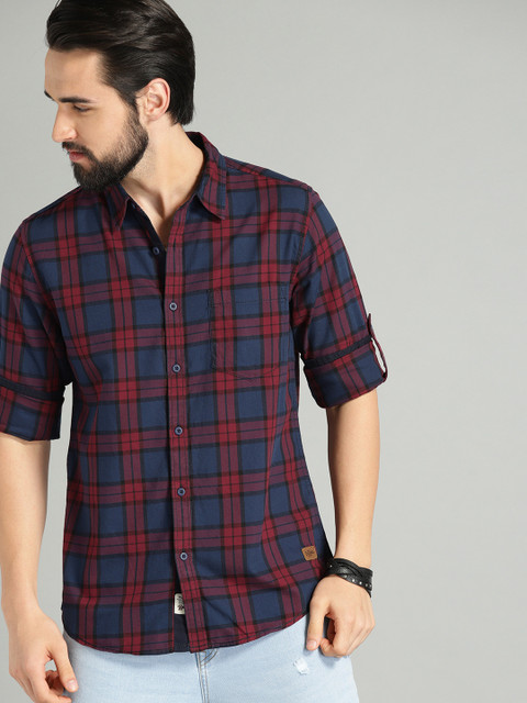 

Roadster Men Navy Blue & Maroon Regular Fit Checked Casual Shirt