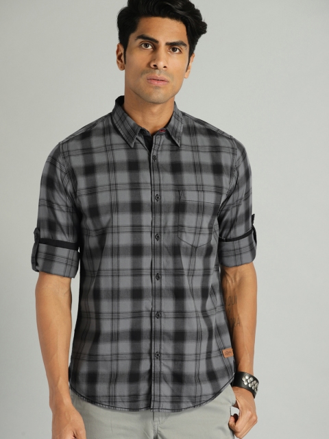 

Roadster Men Grey & Black Regular Fit Checked Casual Shirt