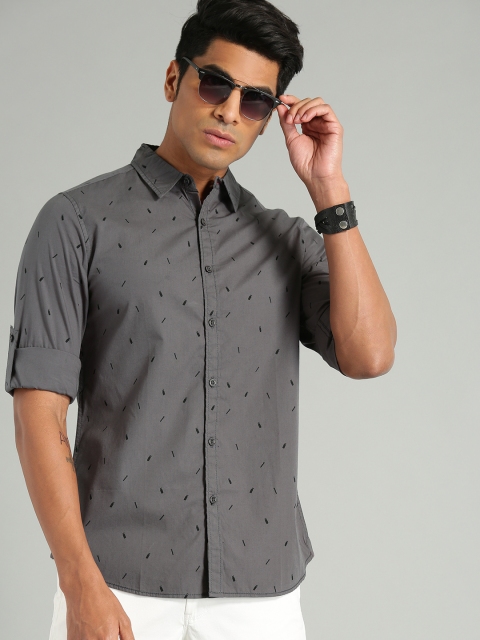

Roadster Men Grey & Black Regular Fit Printed Casual Shirt