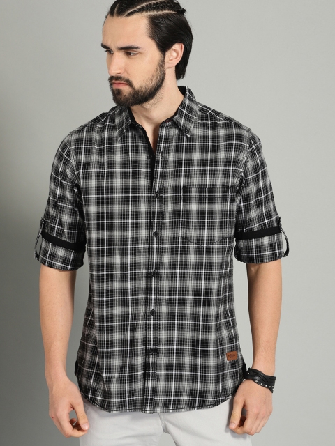 

Roadster Men Black & Grey Regular Fit Checked Casual Shirt