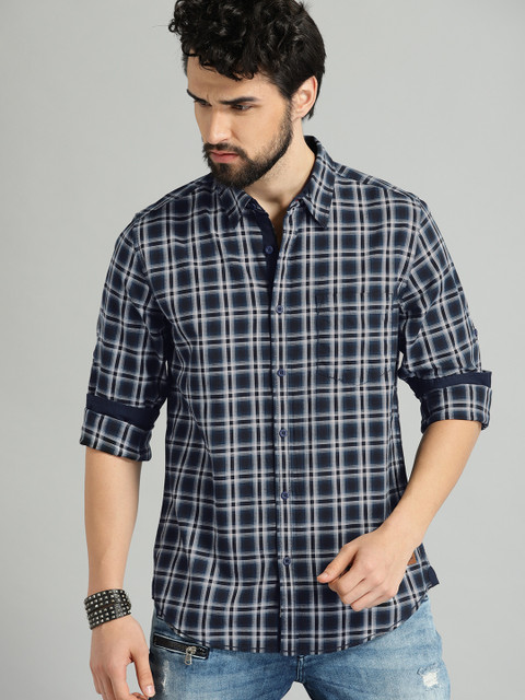 

Roadster Men Navy Blue & White Regular Fit Checked Casual Shirt