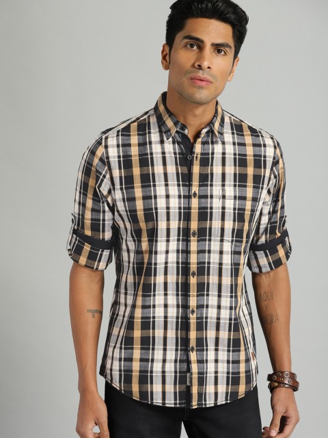 

Roadster Men Black & Off-White Regular Fit Checked Casual Shirt