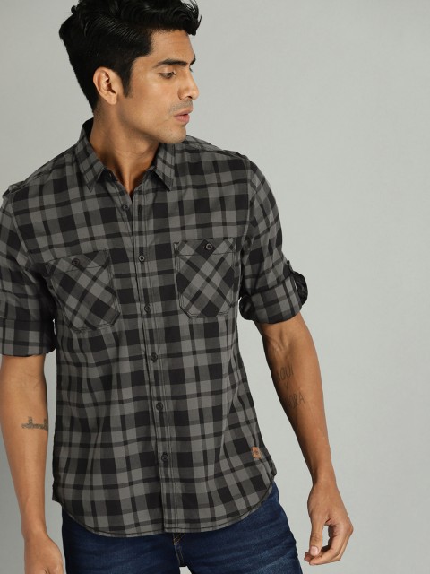 

Roadster Men Grey & Black Regular Fit Checked Casual Shirt