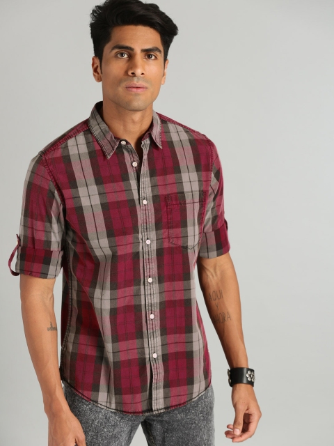 

The Roadster Lifestyle Co Men Maroon & Grey Checked Casual Shirt