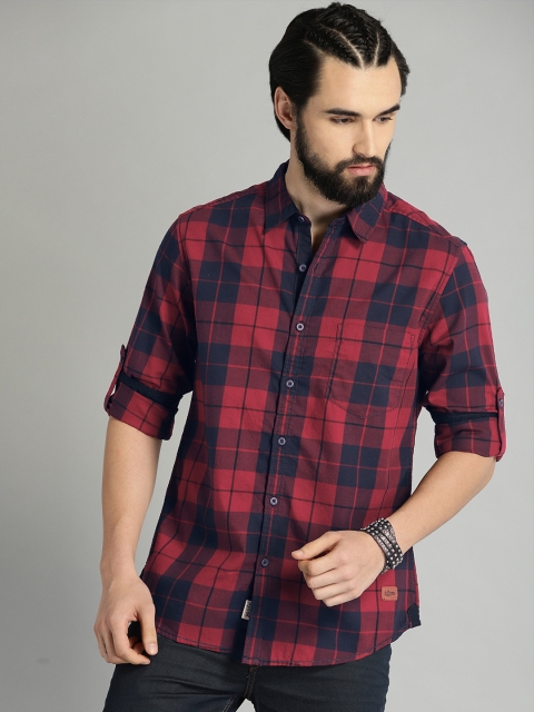 

Roadster Men Maroon & Navy Blue Regular Fit Checked Casual Shirt