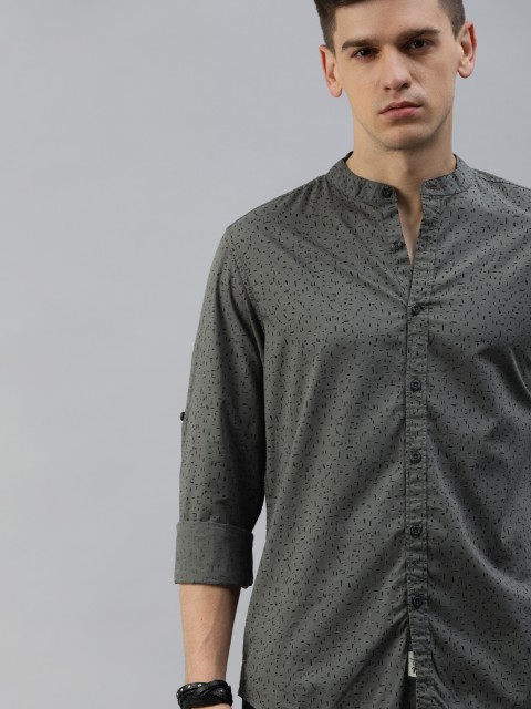 

The Roadster Lifestyle Co Men Charcoal Grey & Black Regular Fit Abstract Printed Casual Shirt