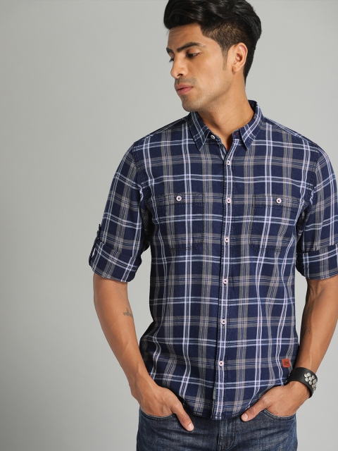 

Roadster Men Blue & White Regular Fit Checked Casual Shirt