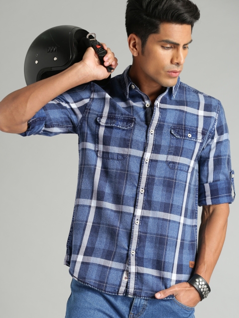 

Roadster Men Navy Blue & White Regular Fit Checked Casual Shirt