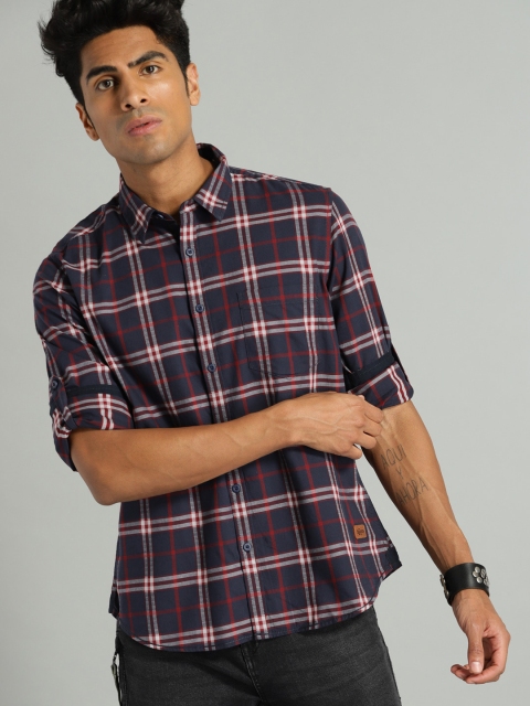 

Roadster Men Navy Blue & Maroon Regular Fit Checked Casual Shirt