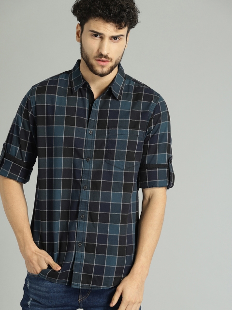

Roadster Men Teal Blue & Black Regular Fit Checked Casual Shirt