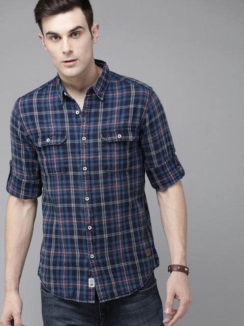 

Roadster Men Navy Blue & Maroon Regular Fit Checked Casual Shirt