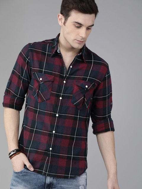 

Roadster Men Maroon & Navy Blue Regular Fit Sustainable Cotton Checked Casual Shirt