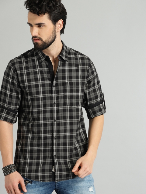 

The Roadster Lifestyle Co Men Black & Off-White Regular Fit Checked Casual Shirt