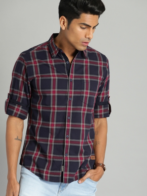 

Roadster Men Maroon & Navy Blue Regular Fit Checked Casual Shirt