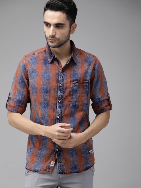 

The Roadster Lifestyle Co Men Blue & Orange Regular Fit Checked Casual Shirt