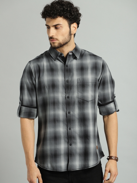 

The Roadster Lifestyle Co Men Grey & Black Regular Fit Checked Casual Shirt