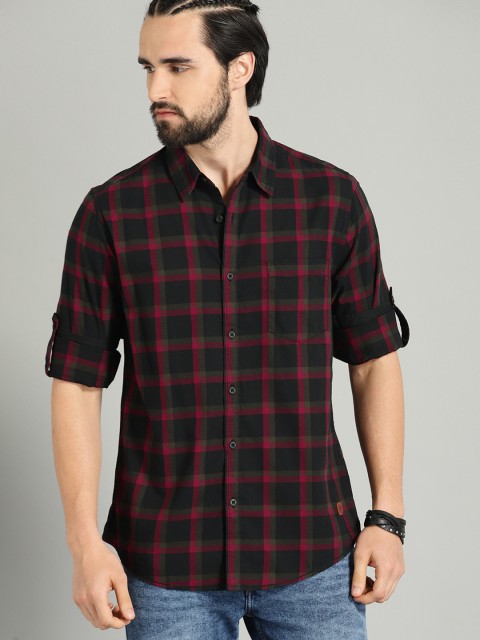 

Roadster Men Black & Maroon Regular Fit Checked Casual Shirt