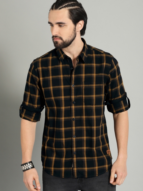 

Roadster Men Black & Mustard Yellow Regular Fit Checked Casual Shirt