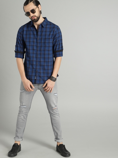 

Roadster Men Blue & Black Regular Fit Checked Casual Shirt